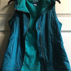 Columbia teal vest